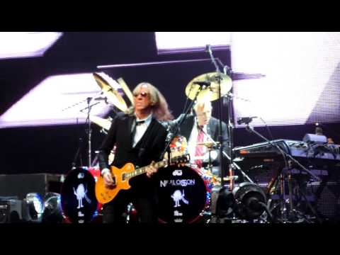 Nigel Olsson plays Levon. Elton John@Yokohama Arena 11/18 2015