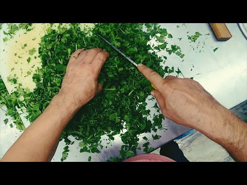 The Ultimate Guide to Cleaning and Chopping Pizza Vegetables