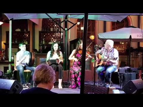 Live Irish folk music. McGuire Family from Dublin.