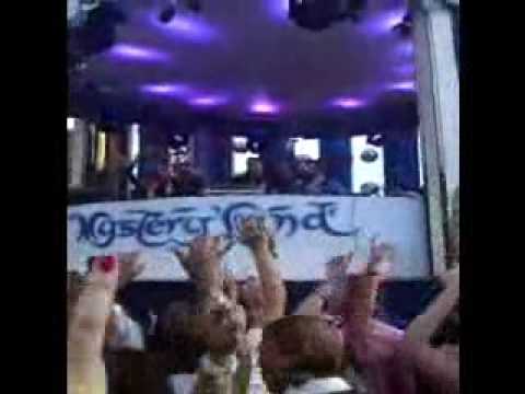 Swedish House Mafia... Temper Traps - Sweet Disposition (Axwell, Dirty South Remix) @ Mysteryland