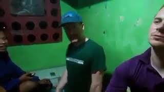 Download lagu Bule jogja di ajarin ngomong bajingan ashuw... mp3