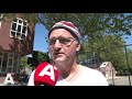 Bijennest valt uit boom bij basisschool De Waterkant