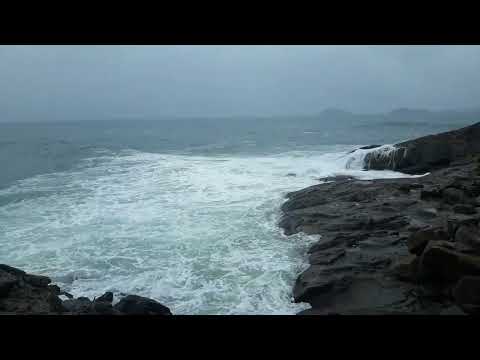 Ocean waves crashing, nature sounds