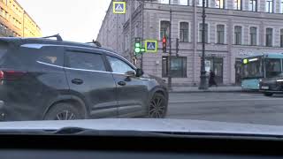 В Питере стали ломать ноги и руки на Тротуарах ...С новыми правилами Парковки 