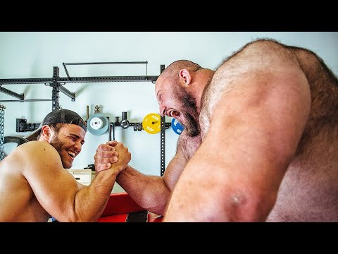 70 Kg Armwrestler vs. 170 Kg Strongman. Du wirst es nicht glauben