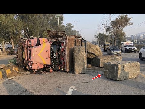 “Disaster on Road! Truck Crash Spills Tons of Stones | Extreme Recovery Operation”