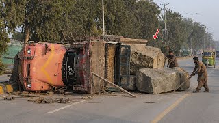 Download lagu “Disaster on Road! Truck Crash Spills Tons of Stones | Extreme Recovery Operation” mp3