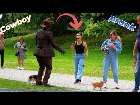 When the Statue moves, its magic for them. Funny Reactions Ever.