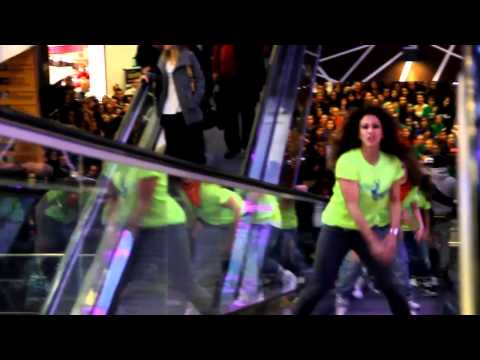 Flash Mob Sweet Devils feat La Lobby - Shout