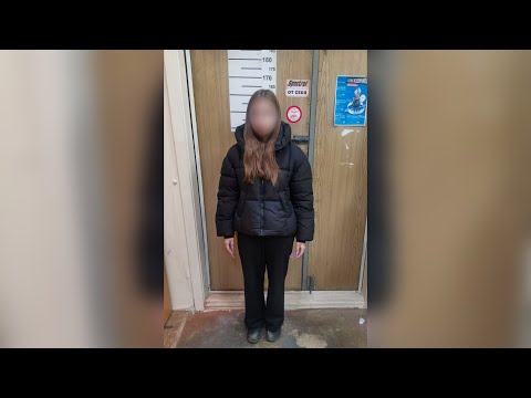 Мошенница обирала стариков пятисантиметровыми ногтями