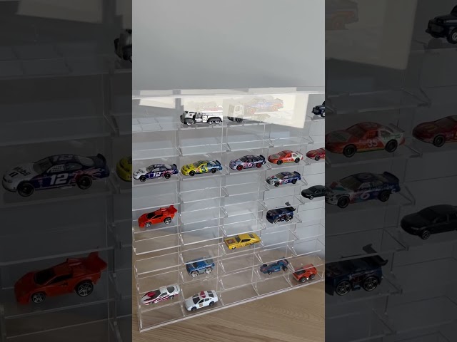 Vídeo relacionado con Vitrina Acrílica para Hot Wheels RLC Tres Alturas, Expositor para Las Cajas Collectors 184mm x 126mm x 63mm, Escala 1:64 (RLC) (1 Unidad)