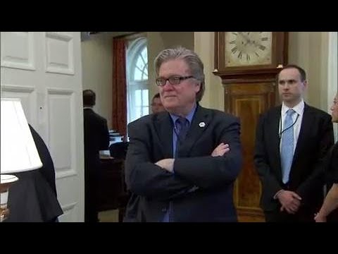 Strategist Steve Bannon leaves turbulent White House