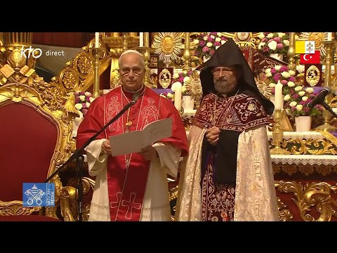 Prière à la cathédrale apostolique arménienne d’Istanbul en présence du pape Léon XIV