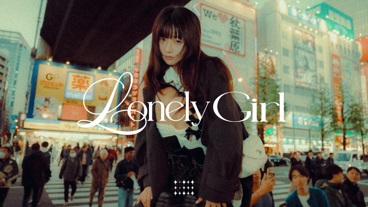 Lonely Girl // Mellocat - BERRY CAKE GIRL