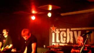 Itchy Poopzkid - The living (live)