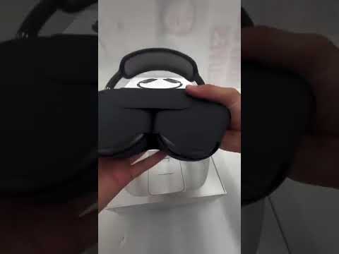 Unboxing AirPods Max