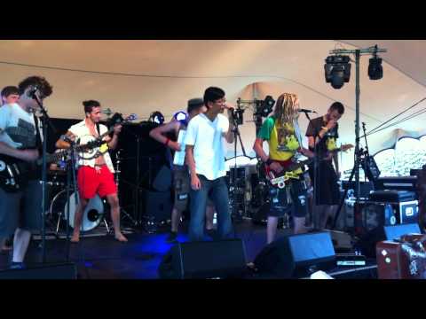 Will Tun and the Wasters & MC Amalgam - Red Is Not Dead (Live at Chai Wallahs, Boomtown 2013)