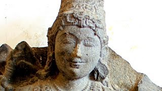preview picture of video 'Man Or A Woman? 12th Century Indian Sculpture'