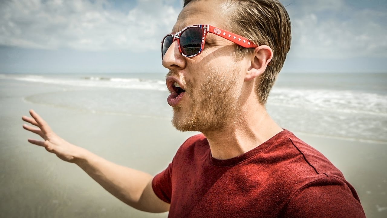 A Familiar TV Face Returns in a Beach Moment That Has Fans Talking