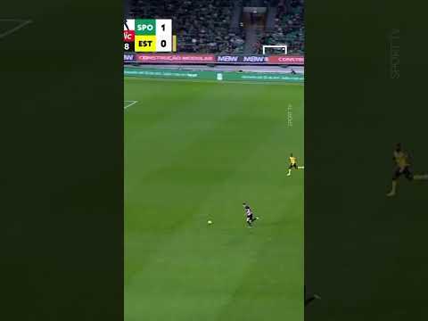 VIKTOR GYOKERES absolutely BULLIES two defenders 🤕 #football #soccer #shorts