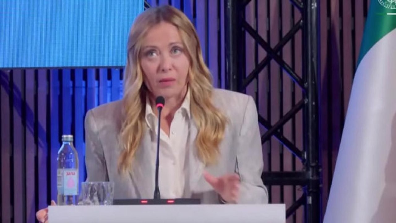 Caro Carburanti, Meloni: Valutiamo se reintrodurre ora accise mobili