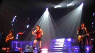 Superbus - Nelly - Paris 24.11.09 [HD]