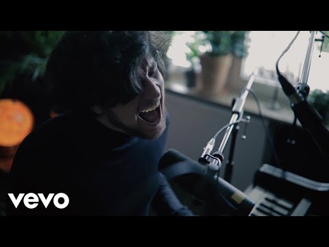 L'aupaire - Whole Wide World (Acoustic)