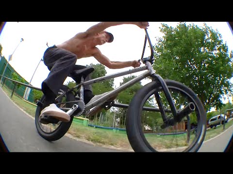 b-sides: LEWIS MILLS ECLAT 2019