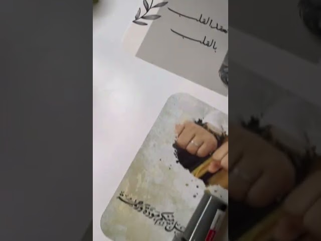 ثيم ملكة مع مناكير بالاسم