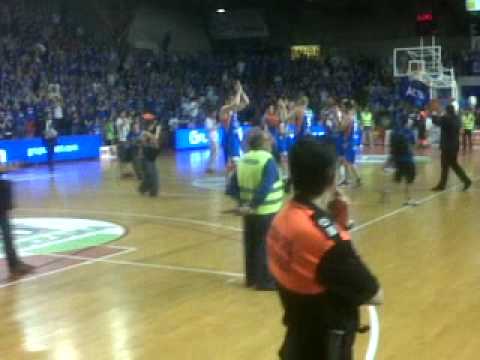 Autocid Ford Burgos - Vive Menorca salen los jugadores coreados por el publico