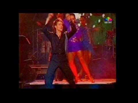 Dzenan Jahic - HAJDE DODJI (Zetra- Otvaranje koncerta Halida Beslica 07.03.2008)