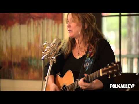 Folk Alley Sessions at 30A: Gretchen Peters - "When All You Got is a Hammer"