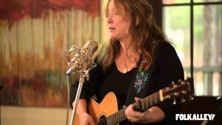 Folk Alley Sessions at 30A: Gretchen Peters - "When All You Got is a Hammer"