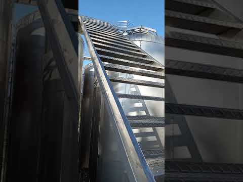 montagem de escada para tanques de cerveja