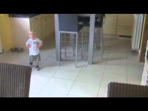 Nuna en Brando aan de dans tijdens de foute 128 van Q-Music