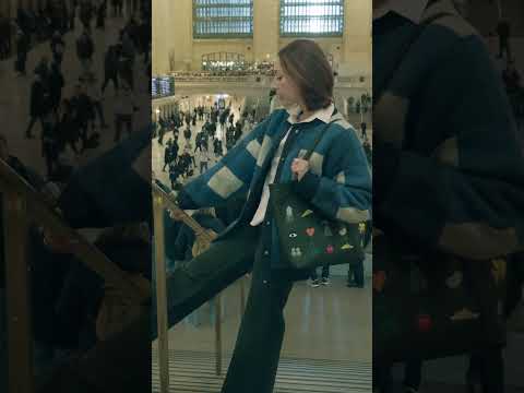 🗽 NYC Pigeon Chic: Subway, Style & Sass in Every Step 👜