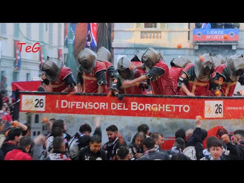 Battaglia arance in piazza città - 2 marzo - Carnevale Ivrea 2025