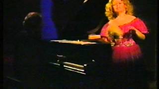 VALDA AVIKS   Candide 1984