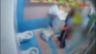 Muggiò, due maestre ai domiciliari per maltrattamenti: i video all'interno dell'asilo nido nel Mo...