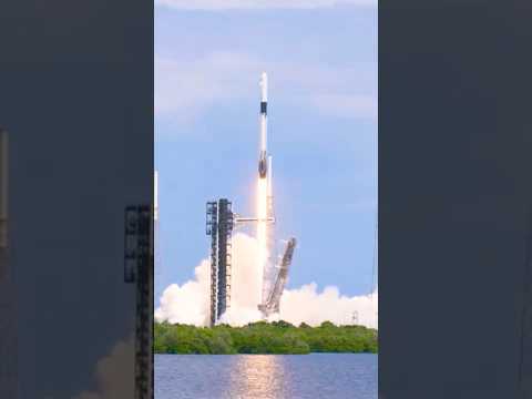SpaceX、準備済みのロケットとカプセルをISSに打ち上げ