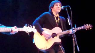 Miggs performing "Taste"