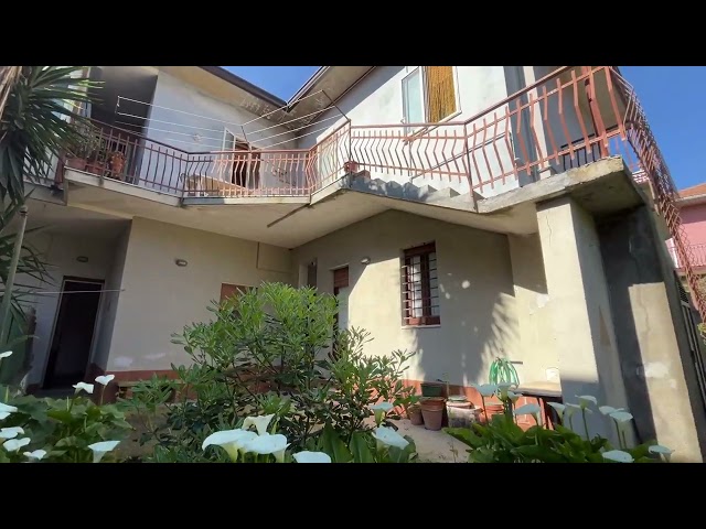 Pedara centro – 160 mq con terrazzo e garage