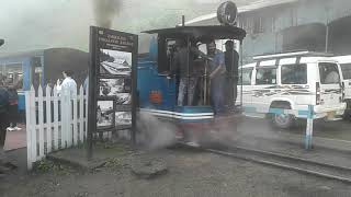 preview picture of video 'World heritage darjeeling toy train'