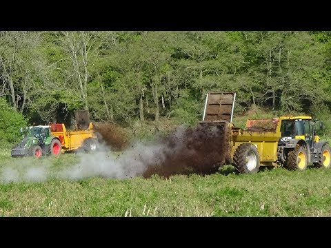 Muck Spreading with Fendt & JCB 4220 & JCB Telehandler Loading