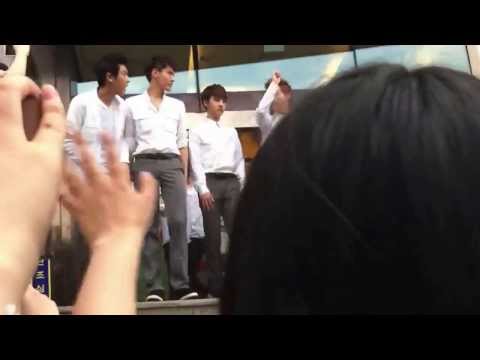 130703 4 EXO 엑소 fansign 팬사인회 ファンサイン会 @ 대구 大邱 팬싸 인사 挨拶 출근길 leaves 帰り slow LQ