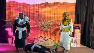 TEATRO LIÇÃO 17- Deus fala com Moisés na sarça ardente.