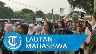 Demo Tolak RUU KUHP dan KPK, Kawasan Stasiun Palmerah Berubah Jadi Lautan Mahasiswa