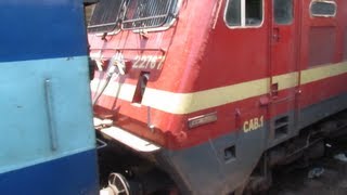 preview picture of video 'Parallel Action in Shoranur: Navyug and Raptisagar Express !'