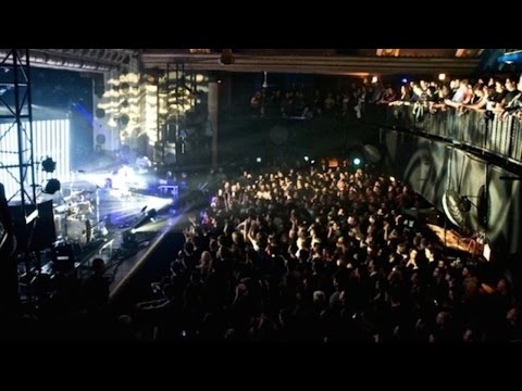 Ween (11/20/1992 Chicago, IL) - Puffy Cloud