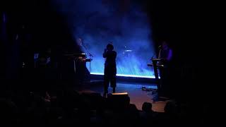 Alison Moyet dedicates &quot;The Rarest Birds&quot; to Billy Manes
